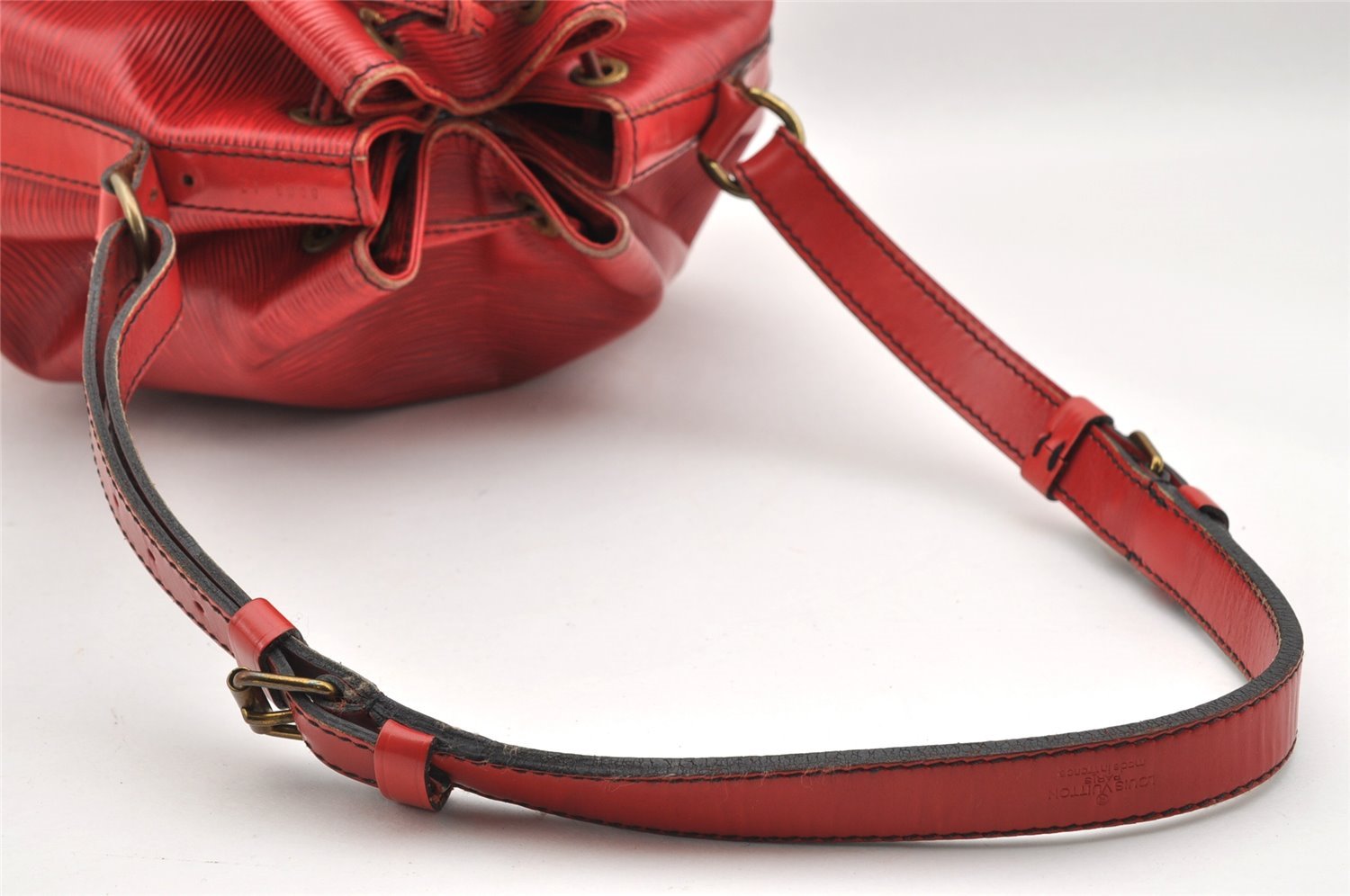 Authentic Louis Vuitton Epi Petit Noe Shoulder Drawstring Bag M44107 Red 1366I