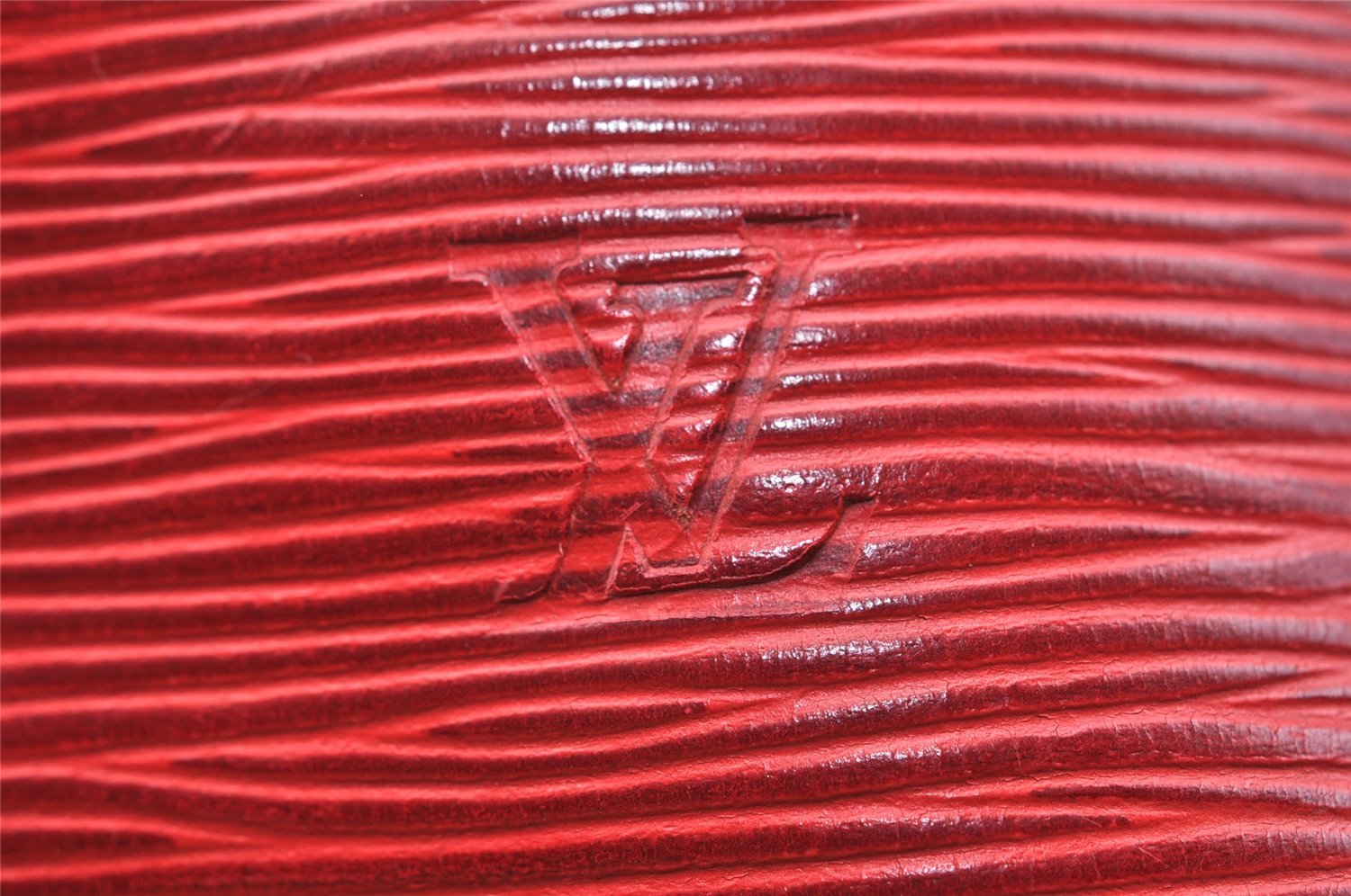 Authentic Louis Vuitton Epi Petit Noe Shoulder Drawstring Bag M44107 Red 1366I