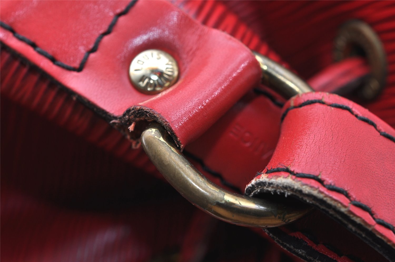 Authentic Louis Vuitton Epi Petit Noe Shoulder Drawstring Bag M44107 Red 1366I