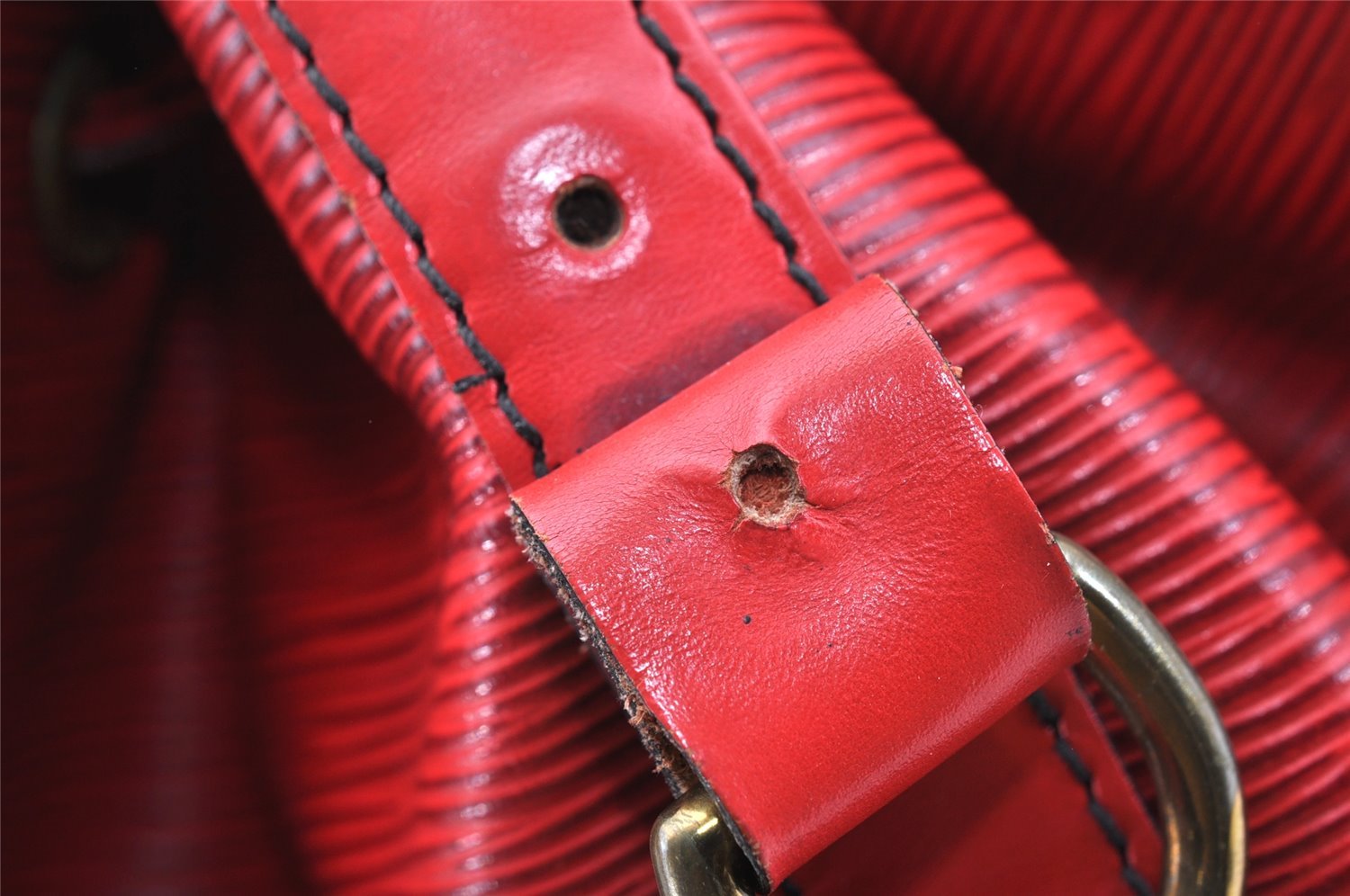 Authentic Louis Vuitton Epi Petit Noe Shoulder Drawstring Bag M44107 Red 1366I
