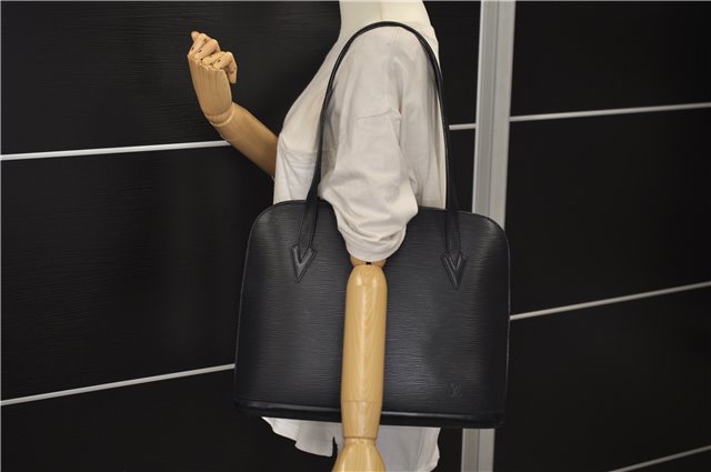 Authentic Louis Vuitton Epi Lussac Shoulder Bag Black M52282 LV 1374E