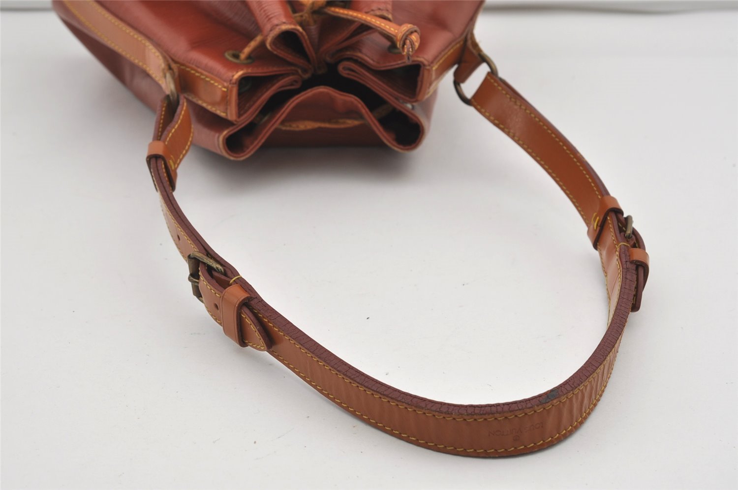 Authentic Louis Vuitton Epi Noe Bi-color Brown Drawstring Bag M44028 LV 1374I