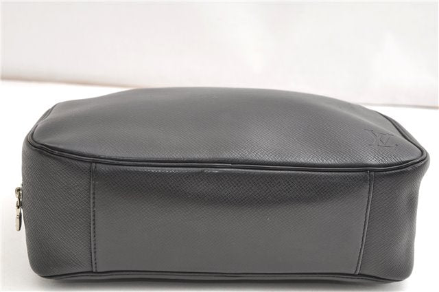 Auth Louis Vuitton Taiga Trousse Toilette GM Clutch Bag Black M30212 LV 1411G