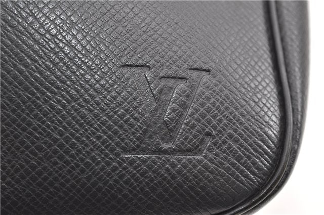 Auth Louis Vuitton Taiga Trousse Toilette GM Clutch Bag Black M30212 LV 1411G