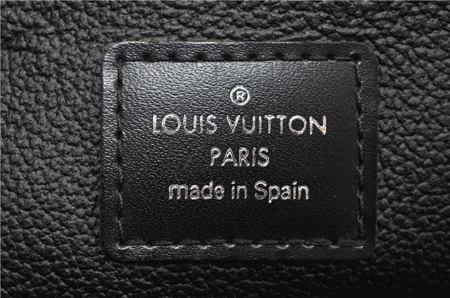 Auth Louis Vuitton Taiga Trousse Toilette GM Clutch Bag Black M30212 LV 1411G