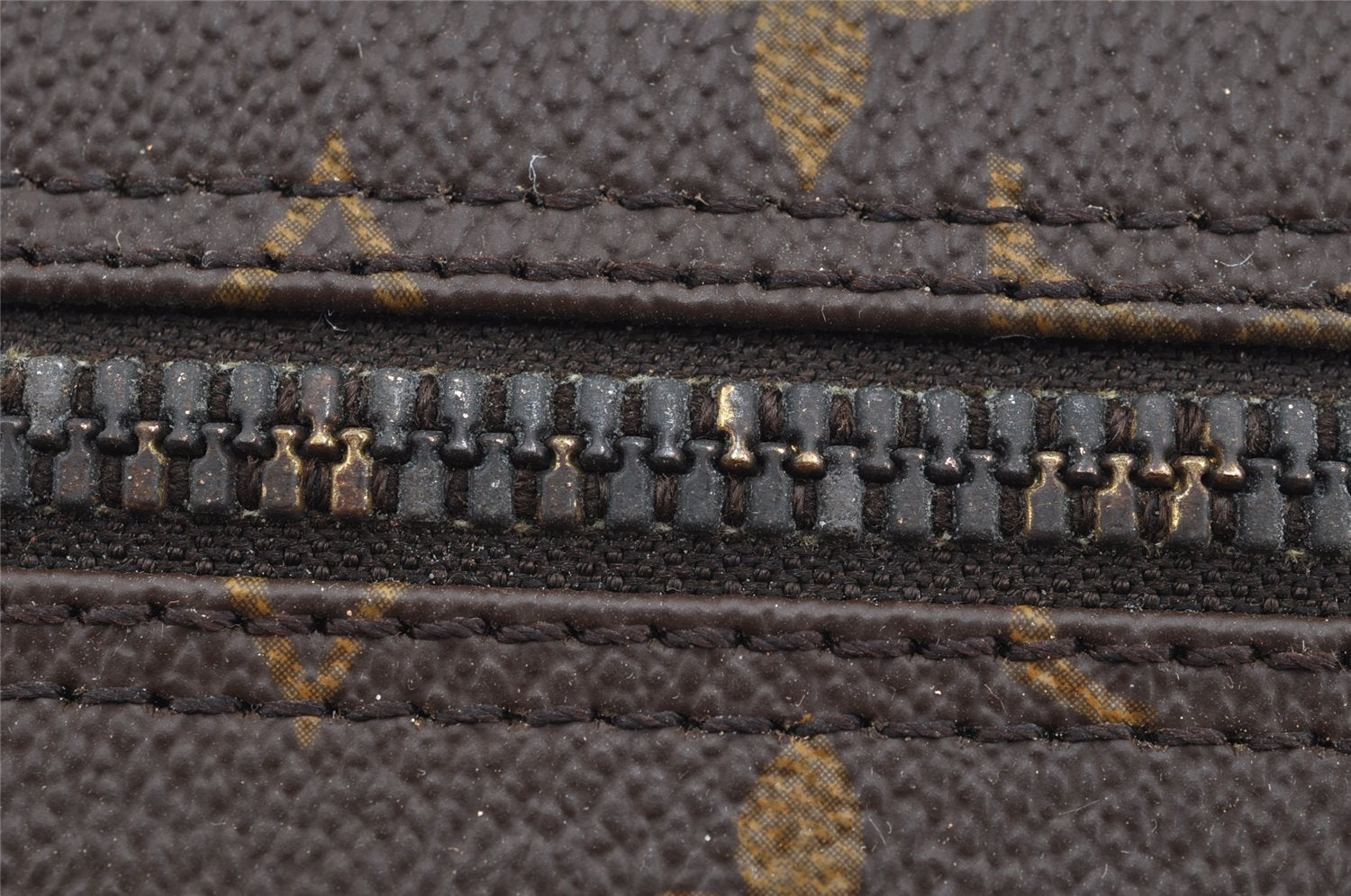 Auth Louis Vuitton Monogram Trousse Toilette 23 Clutch Hand Bag M47524 LV 1440I