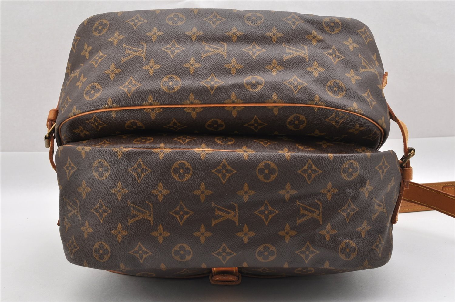 Authentic Louis Vuitton Monogram Saumur 35 Shoulder Cross Bag M42254 LV 1443I
