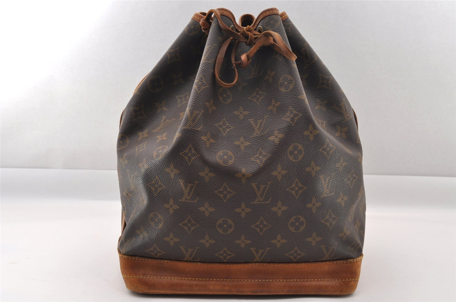 Authentic Louis Vuitton Monogram Noe Shoulder Drawstring Bag M42224 LV 1444I