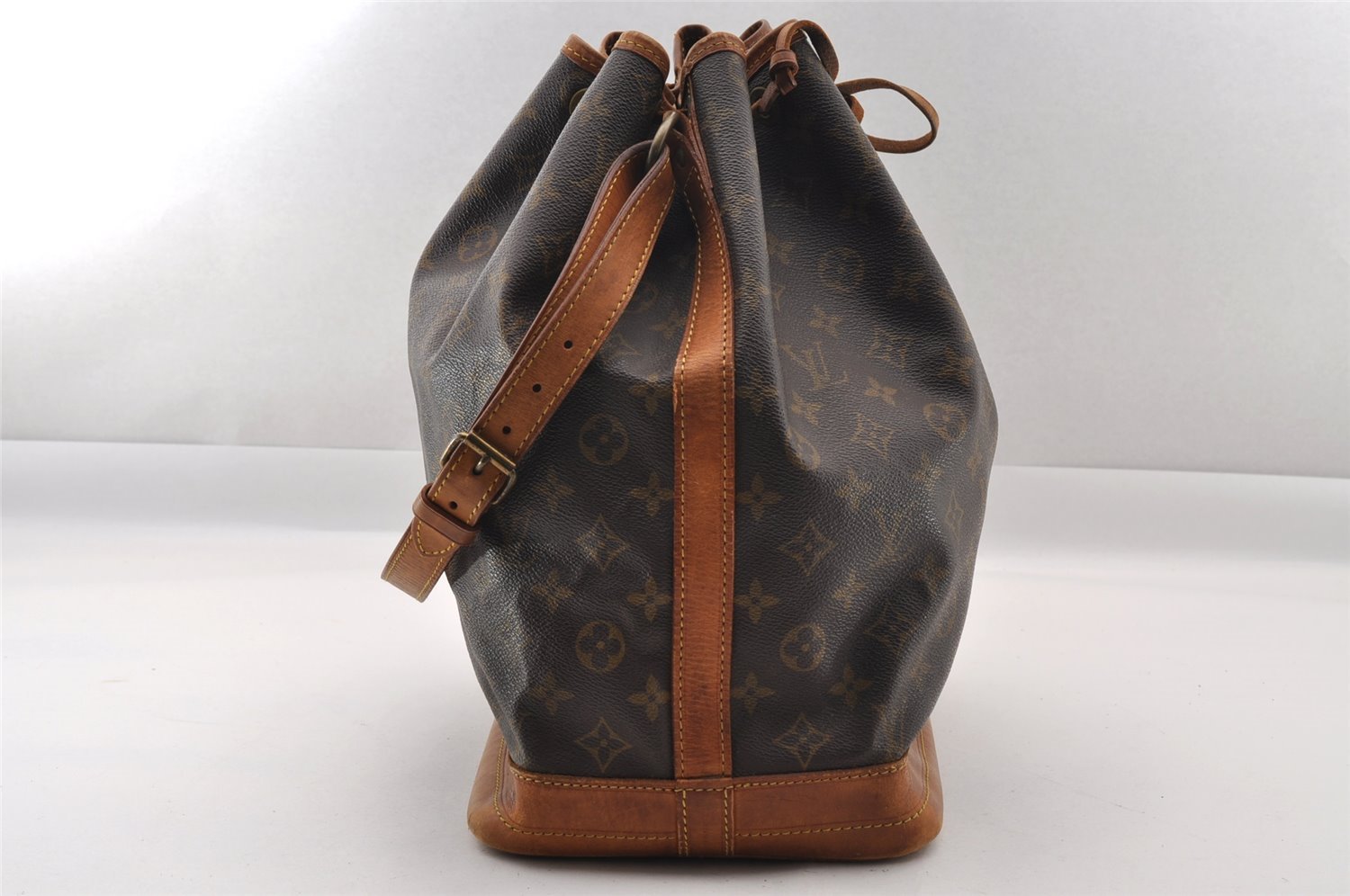 Authentic Louis Vuitton Monogram Noe Shoulder Drawstring Bag M42224 LV 1444I