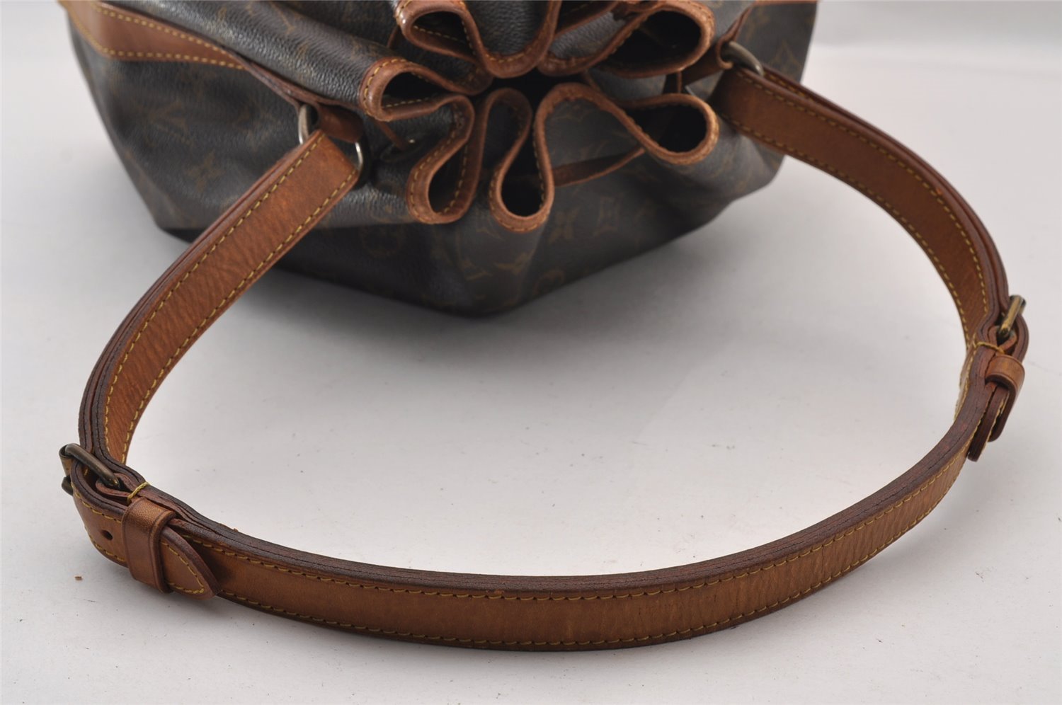 Authentic Louis Vuitton Monogram Noe Shoulder Drawstring Bag M42224 LV 1444I