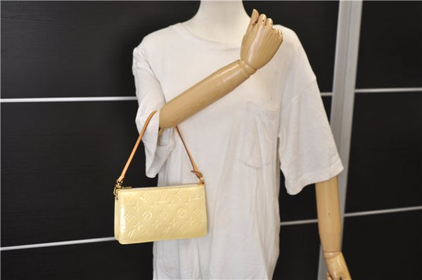 Authentic Louis Vuitton Vernis Lexington Hand Pouch Purse Ivory M91345 LV 1456E