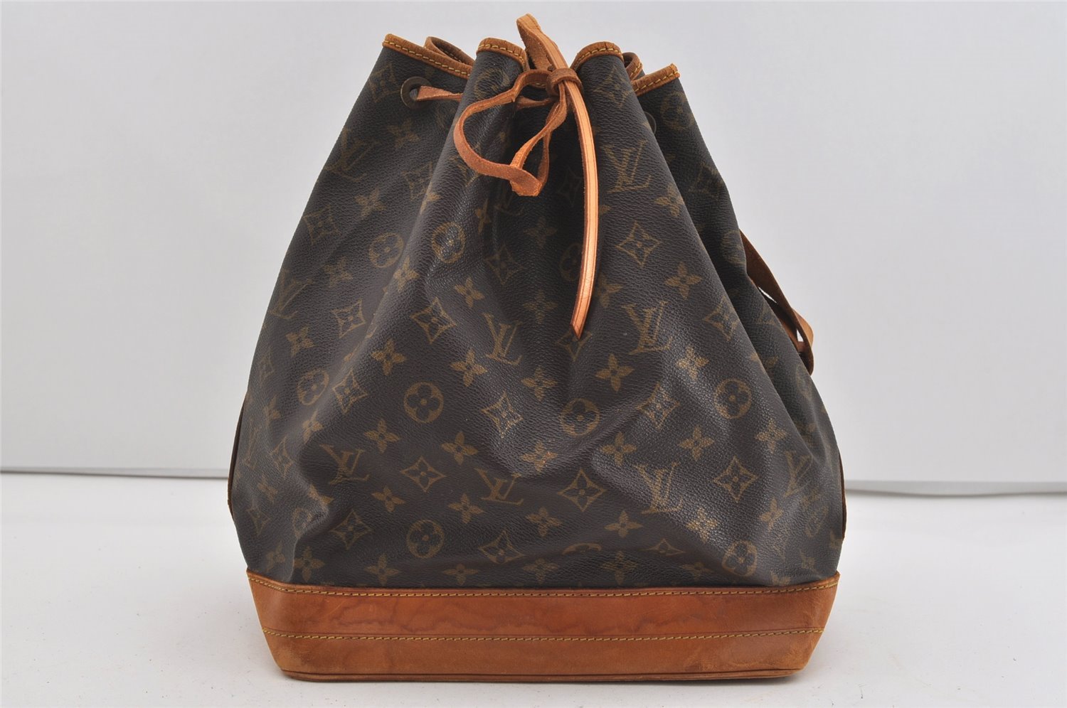 Authentic Louis Vuitton Monogram Noe Shoulder Drawstring Bag M42224 LV 1479I