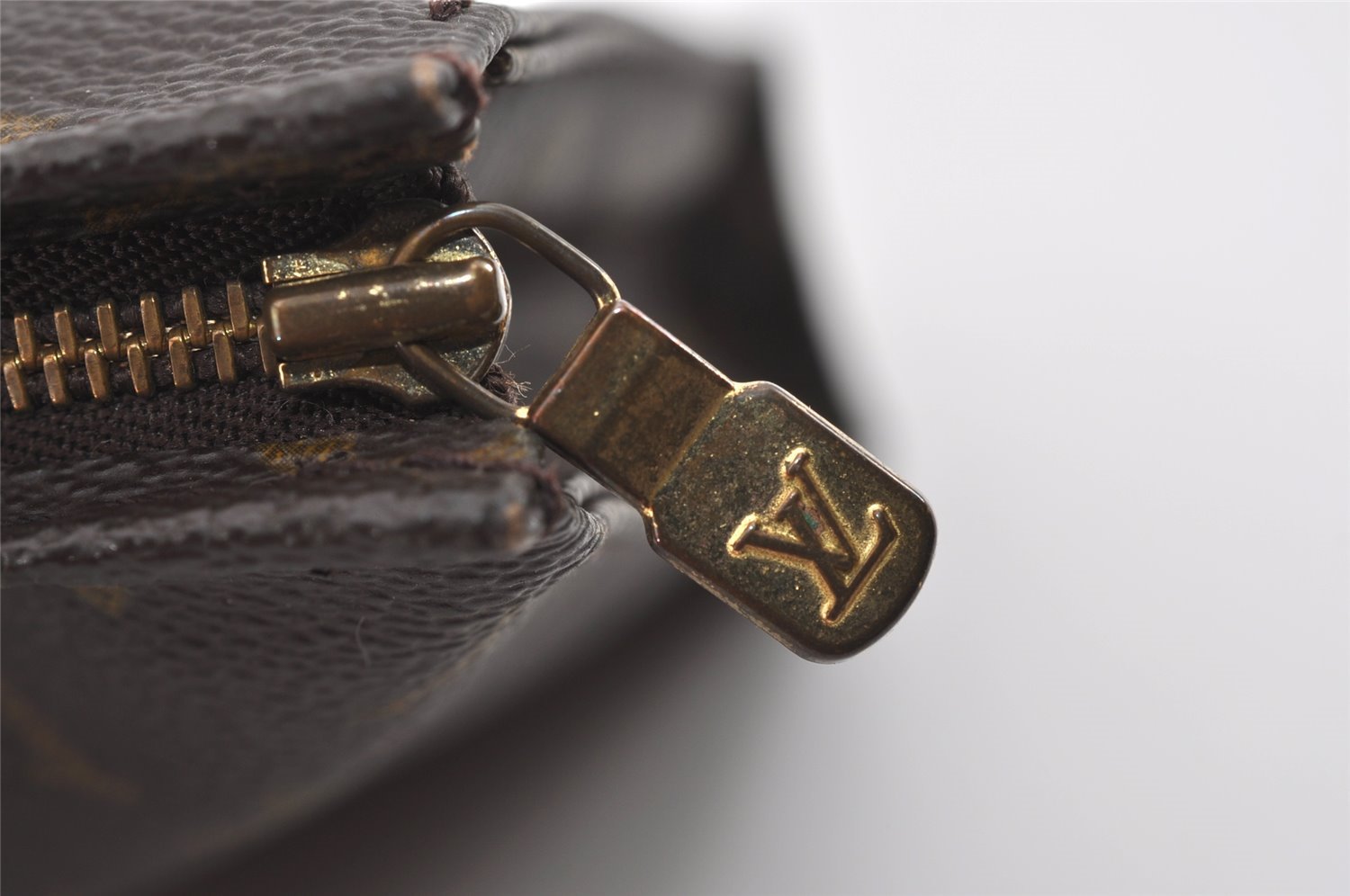 Authentic Louis Vuitton Monogram Poche Toilette 26 M47542 Cosmetics Pouch 1485I