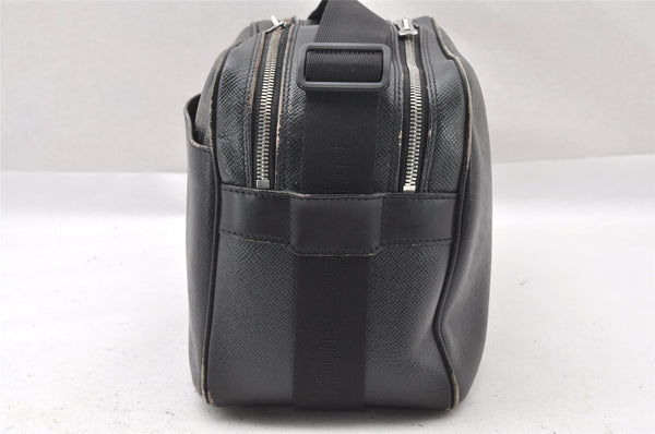Auth Louis Vuitton Taiga Reporter PM Shoulder Cross Bag Black M30152 LV 1494I