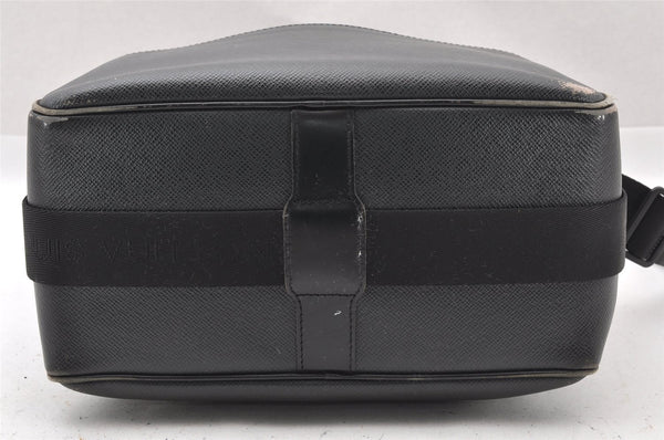 Auth Louis Vuitton Taiga Reporter PM Shoulder Cross Bag Black M30152 LV 1494I