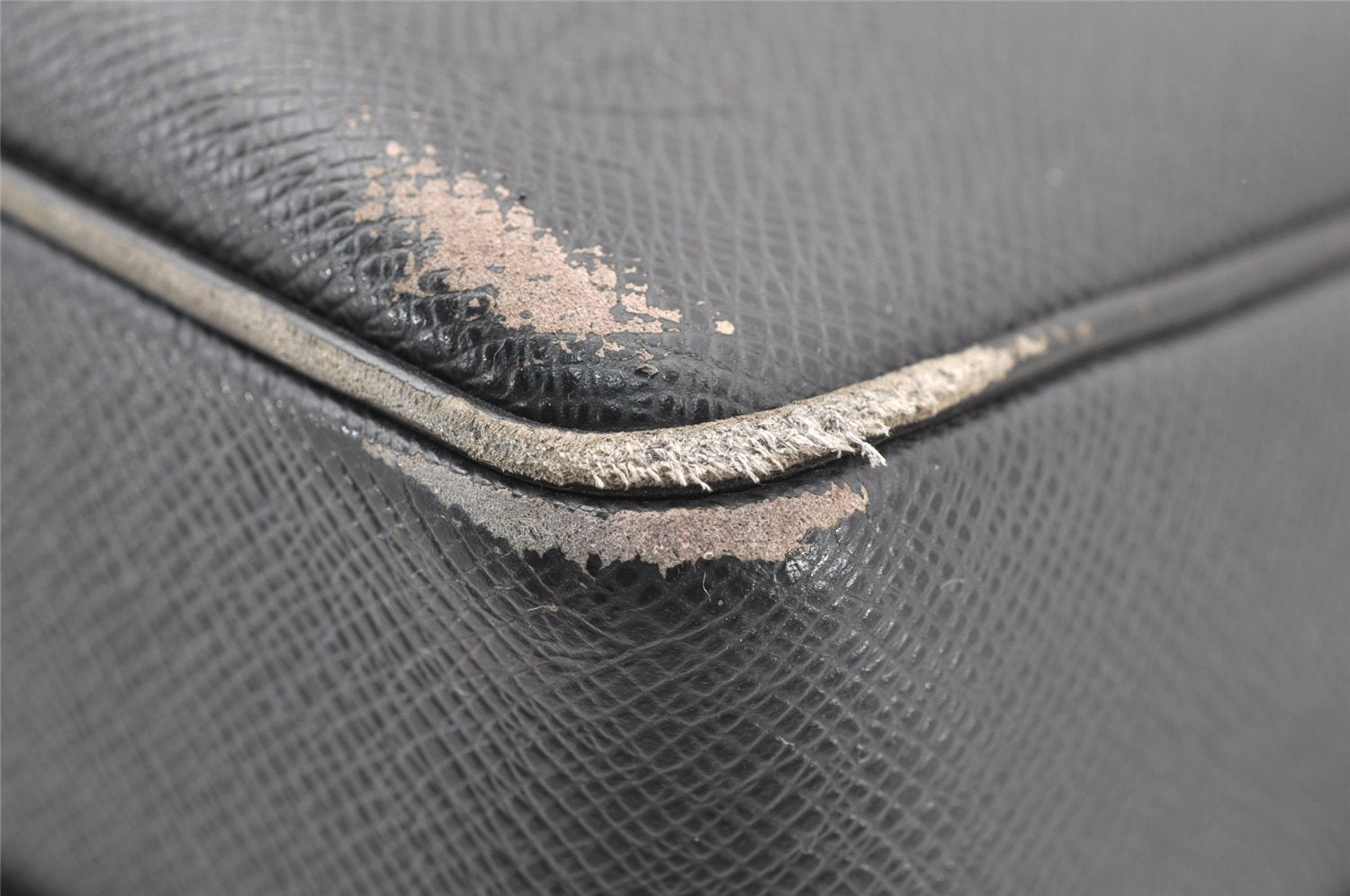 Auth Louis Vuitton Taiga Reporter PM Shoulder Cross Bag Black M30152 LV 1494I