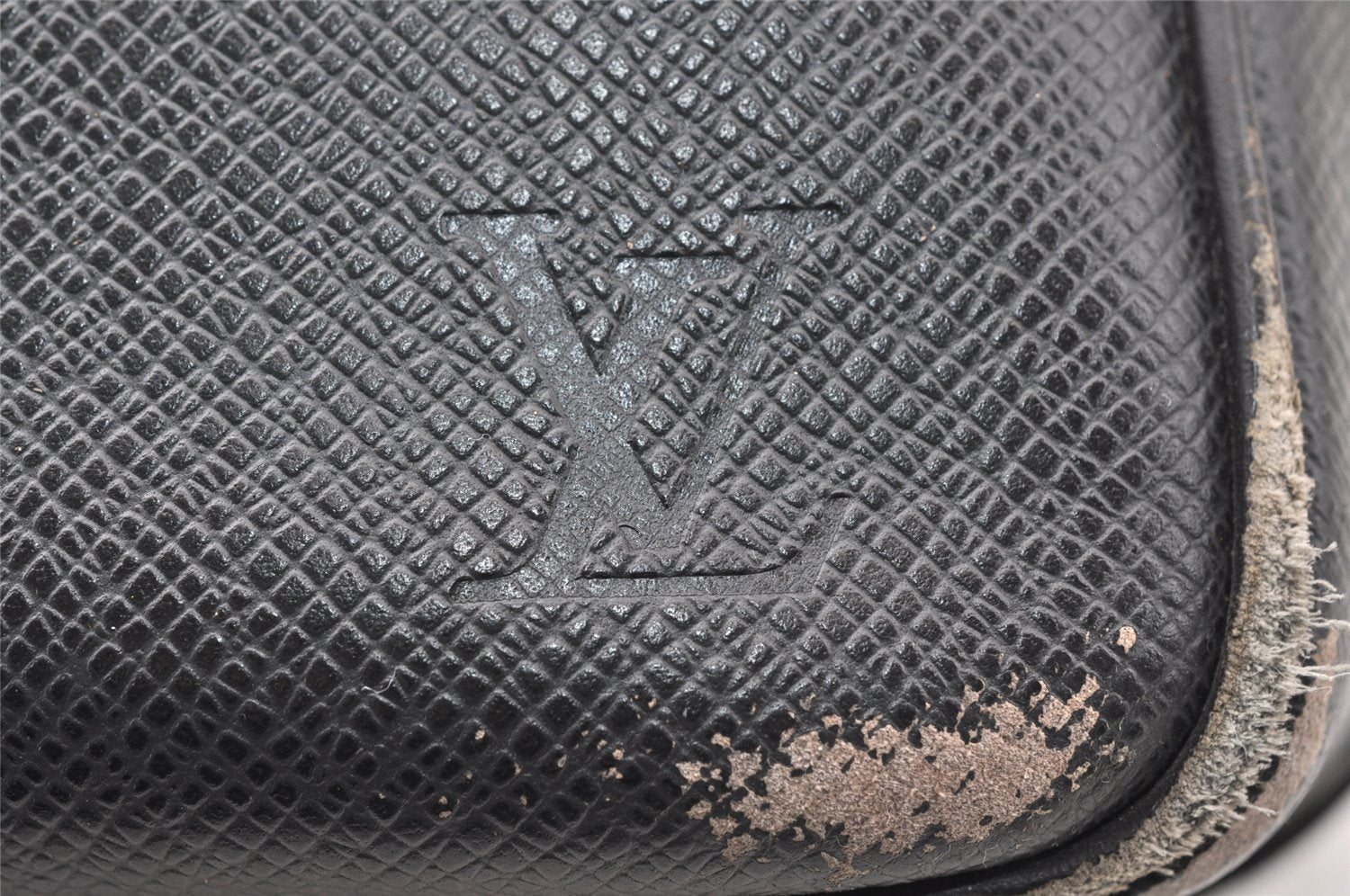Auth Louis Vuitton Taiga Reporter PM Shoulder Cross Bag Black M30152 LV 1494I