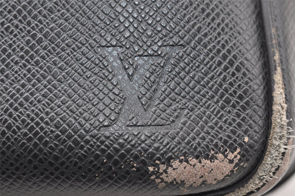 Auth Louis Vuitton Taiga Reporter PM Shoulder Cross Bag Black M30152 LV 1494I