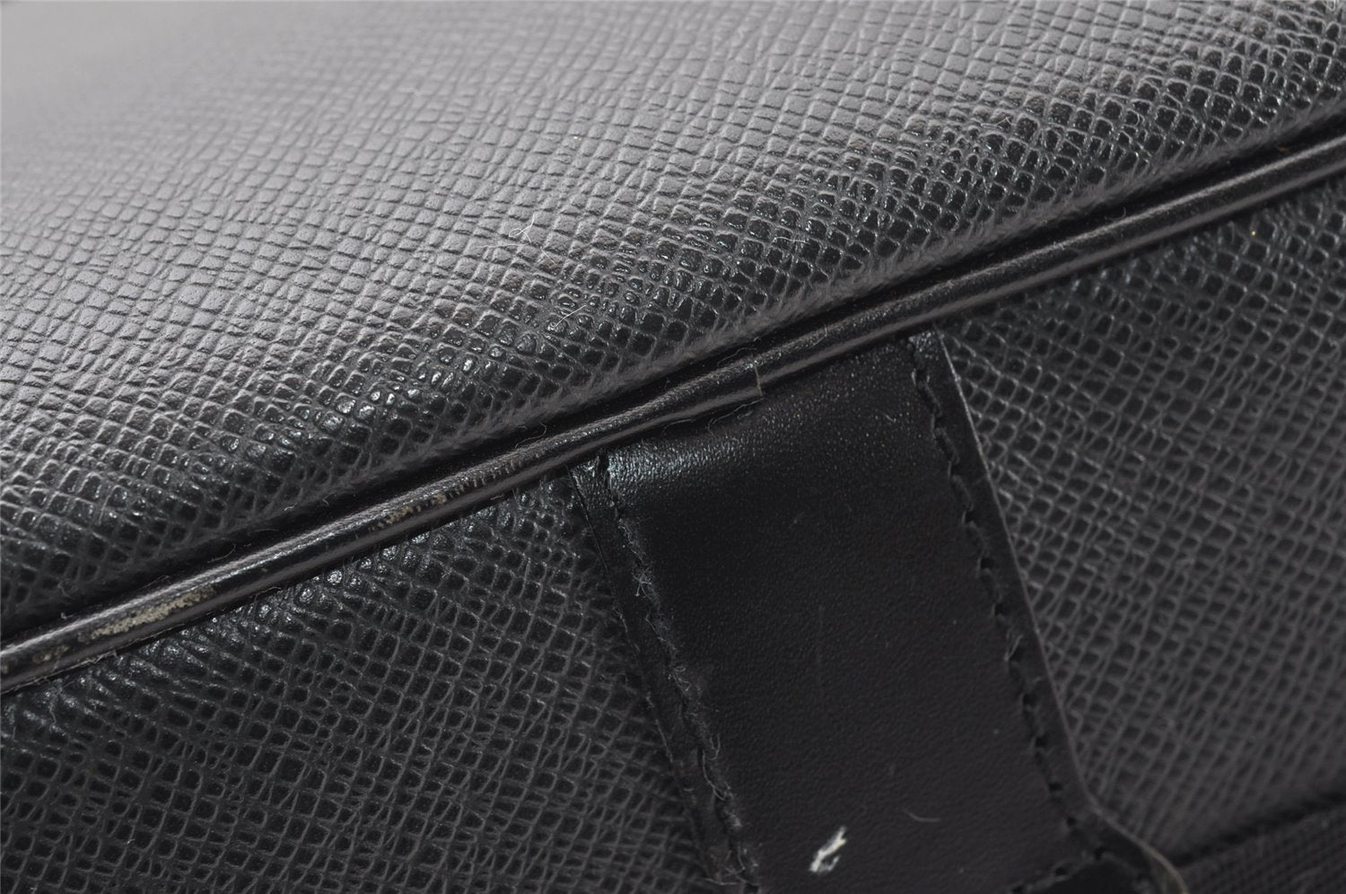 Auth Louis Vuitton Taiga Reporter PM Shoulder Cross Bag Black M30152 LV 1494I