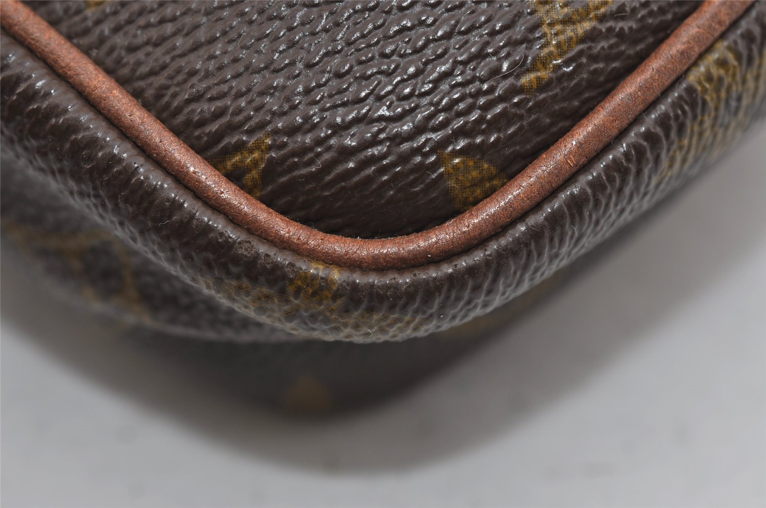 Authentic Louis Vuitton Monogram Danube Shoulder Cross Bag Old Model LV 1500I