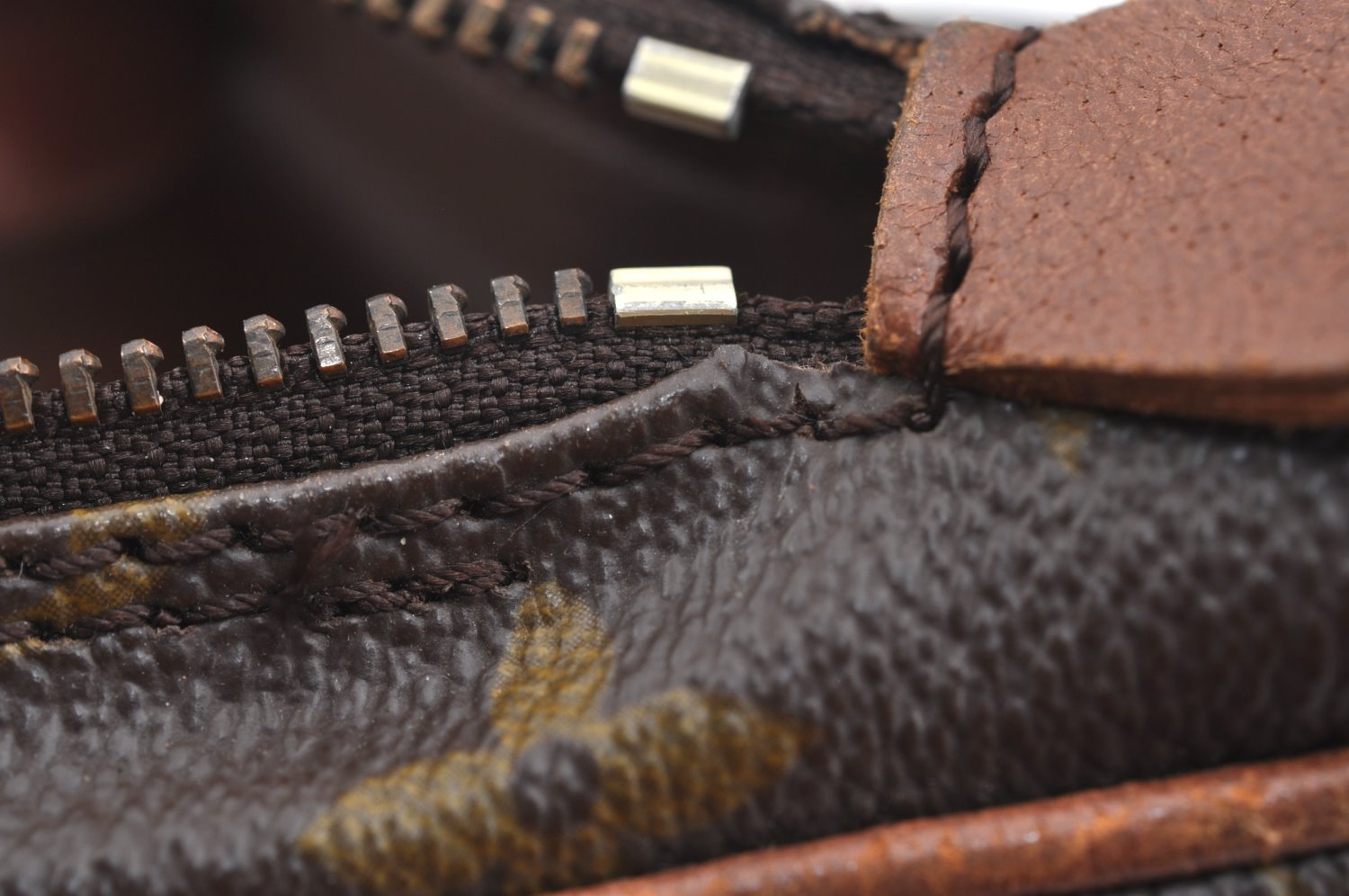 Authentic Louis Vuitton Monogram Danube Shoulder Cross Bag Old Model LV 1500I