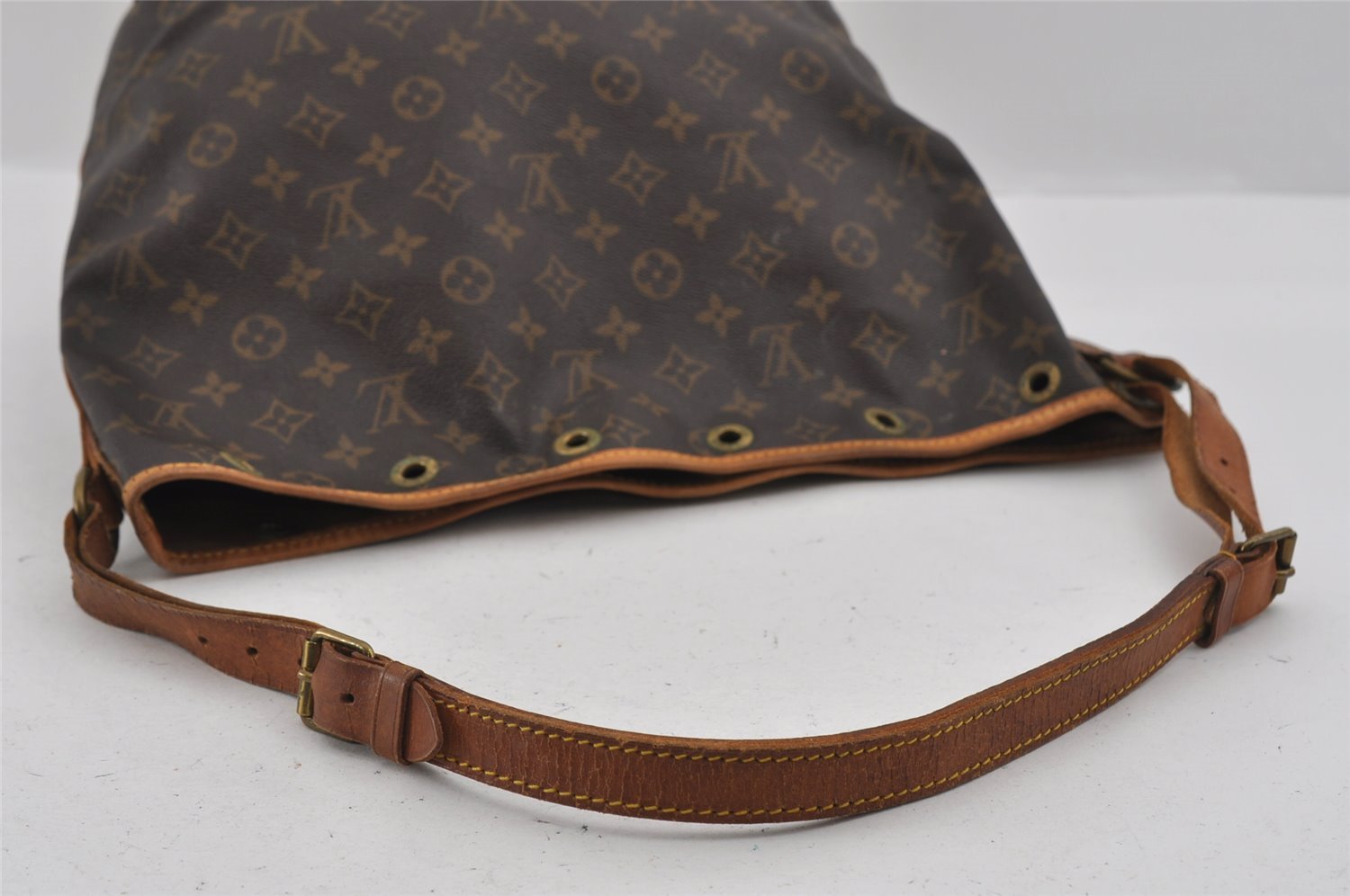 Authentic Louis Vuitton Monogram Noe Shoulder Drawstring Bag M42224 LV 1544I