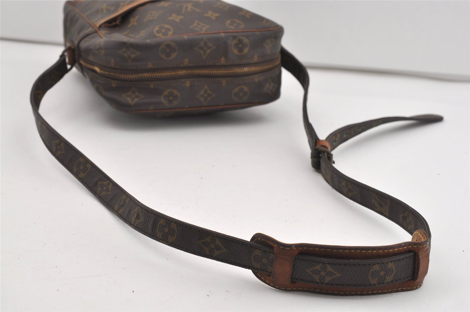 Authentic Louis Vuitton Monogram Danube MM Shoulder Cross Bag M45264 LV 1549I