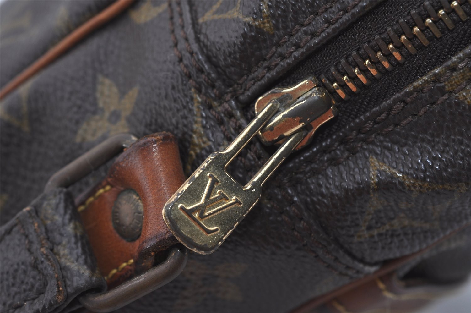 Authentic Louis Vuitton Monogram Danube MM Shoulder Cross Bag M45264 LV 1549I