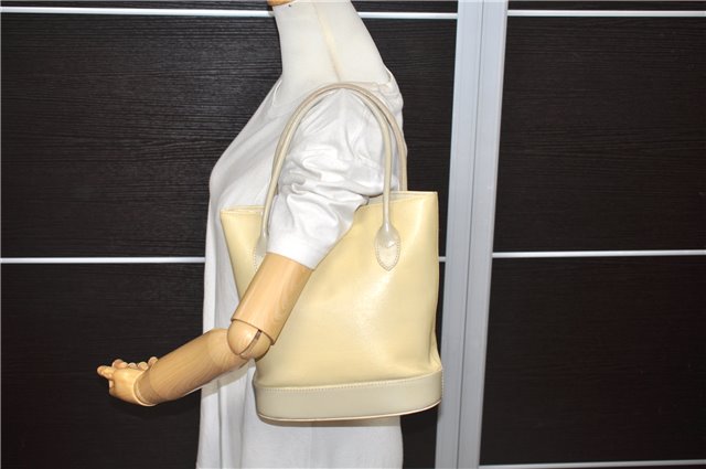 Authentic BURBERRY Vintage Leather Shoulder Hand Bag Purse Ivory Beige 1552D