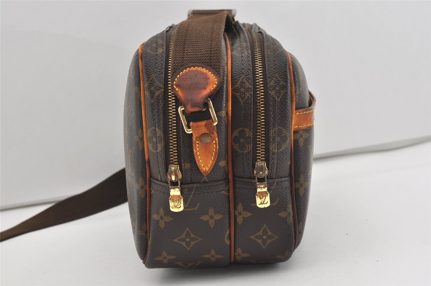 Authentic Louis Vuitton Monogram Reporter PM Shoulder Bag M45254 Junk 1556I