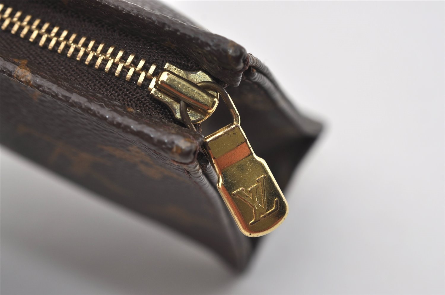 Authentic Louis Vuitton Monogram Poche Toilette 15 M47546 Cosmetics Pouch 1569I