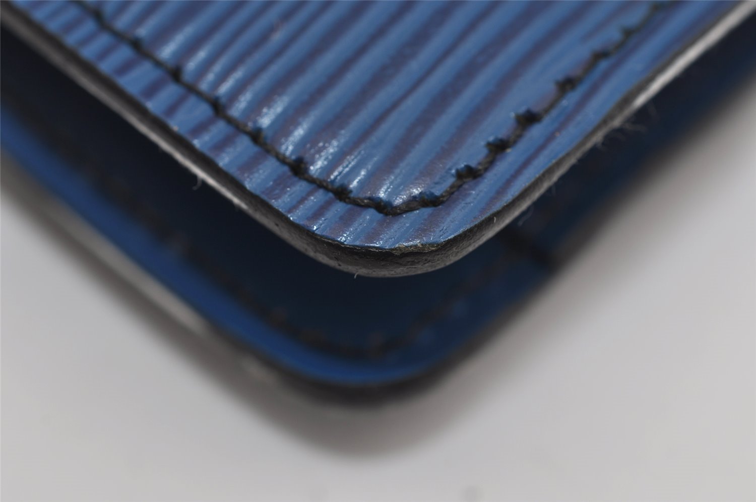 Authentic Louis Vuitton Epi Montaigne 27 Clutch Hand Bag Blue M52655 LV 1619I