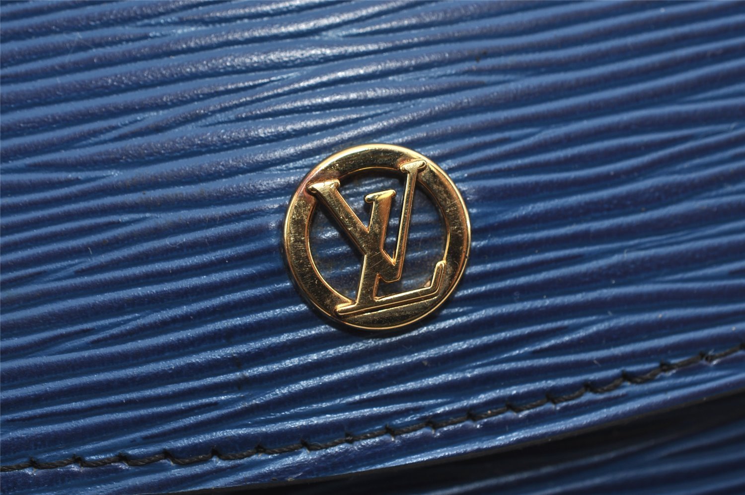 Authentic Louis Vuitton Epi Montaigne 27 Clutch Hand Bag Blue M52655 LV 1619I