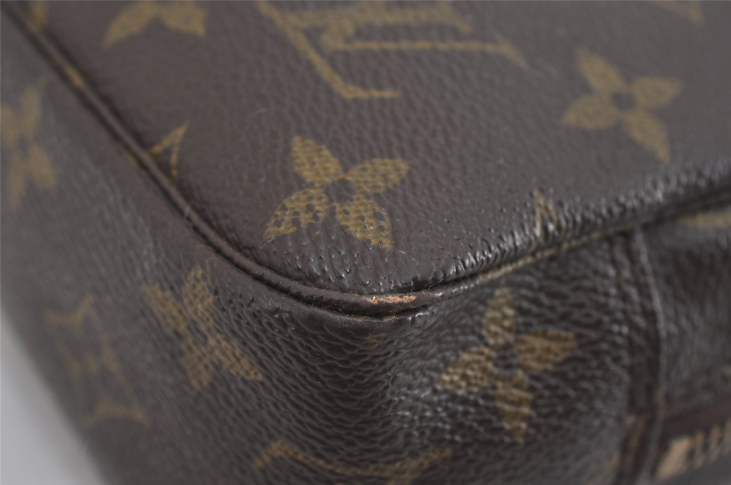 Auth Louis Vuitton Monogram Trousse Toilette 23 Clutch Hand Bag Old Model 1643I