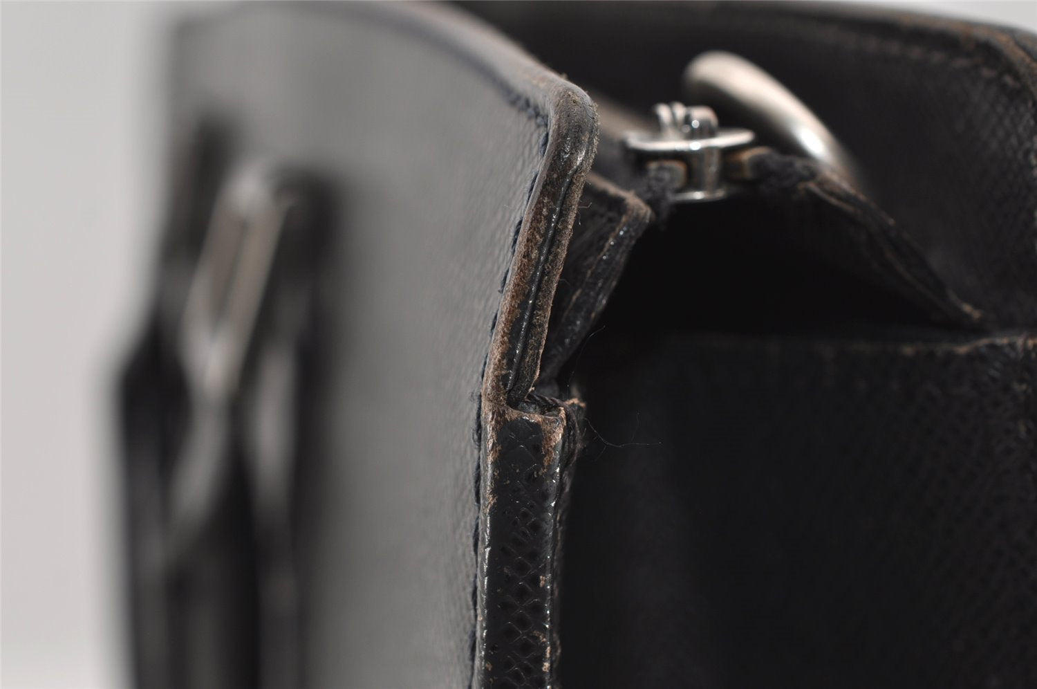 Auth Louis Vuitton Taiga Porte Documents Lozan Briefcase M30052 Black Junk 1646I