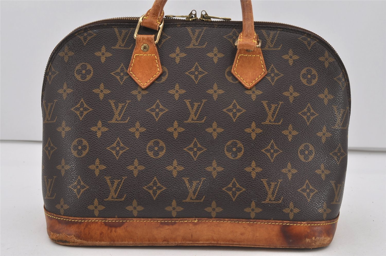 Authentic Louis Vuitton Monogram Alma Hand Bag Purse M51130 LV 1652I