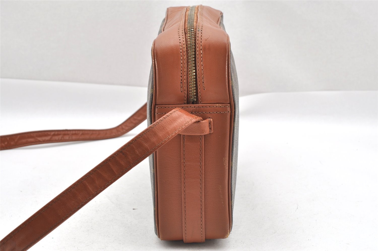 Authentic Louis Vuitton Monogram Sac Bandouliere 30 Shoulder Bag M51364 LV 1656I