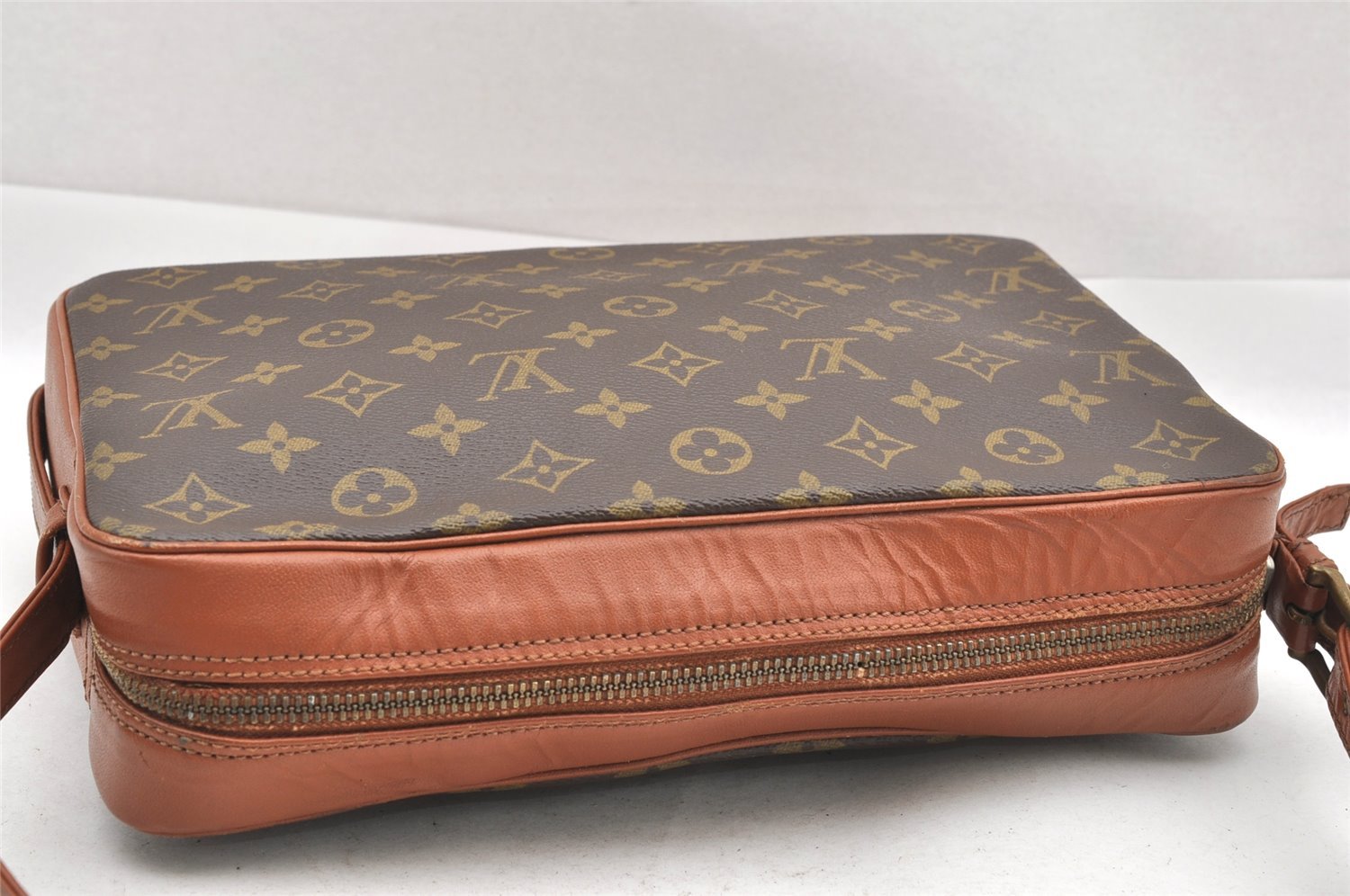 Authentic Louis Vuitton Monogram Sac Bandouliere 30 Shoulder Bag M51364 LV 1656I