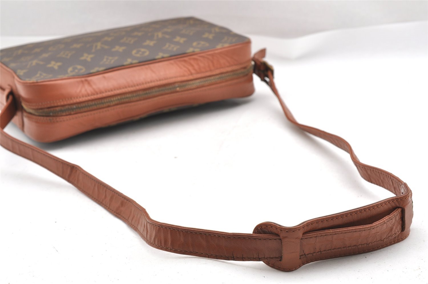 Authentic Louis Vuitton Monogram Sac Bandouliere 30 Shoulder Bag M51364 LV 1656I