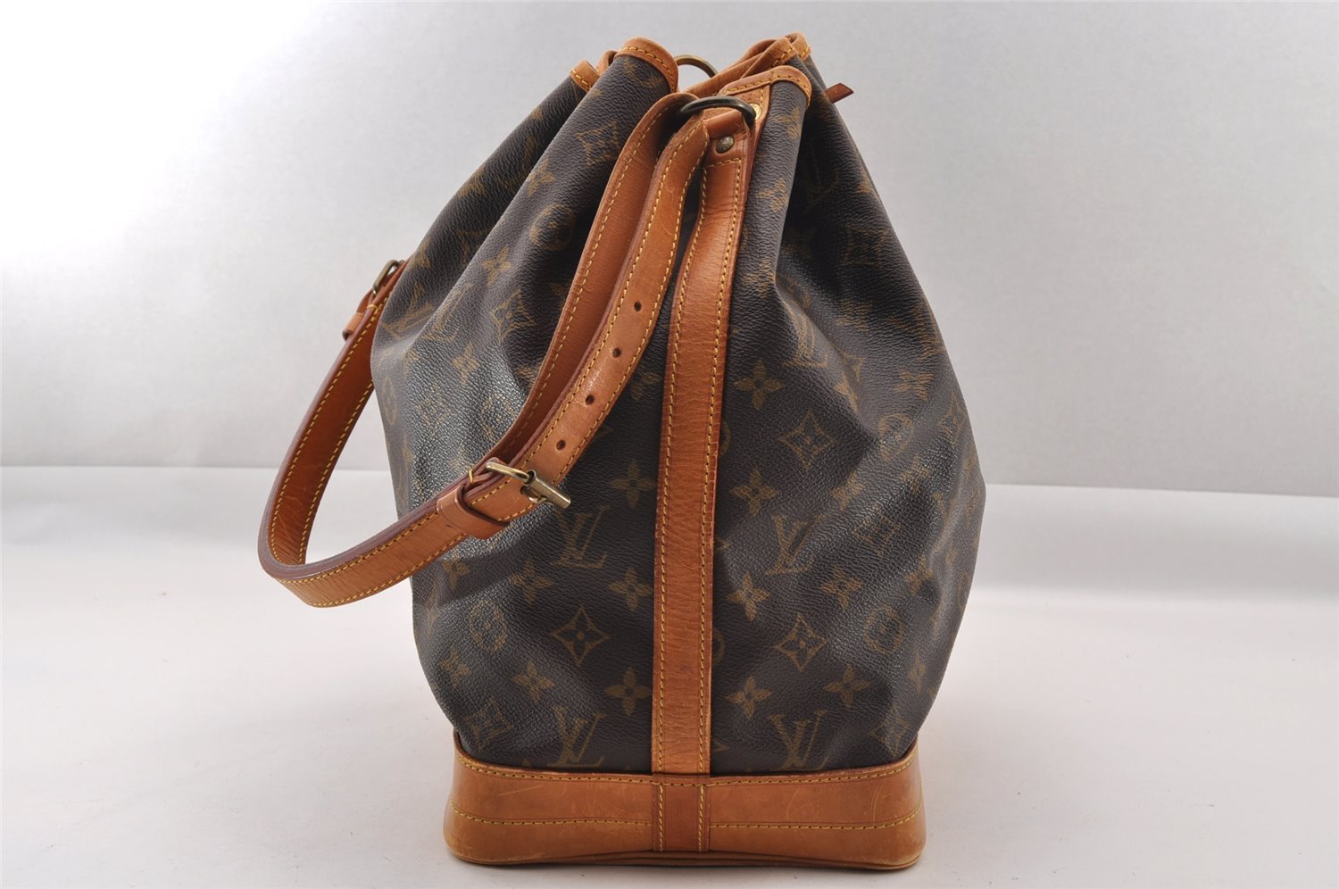 Authentic Louis Vuitton Monogram Noe Shoulder Drawstring Bag M42224 LV 1664I