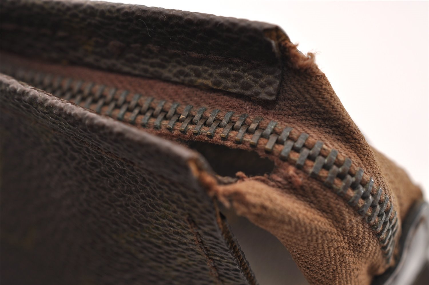 Auth Louis Vuitton Monogram Poche Toilette 26 Cosmetics Pouch Old Model LV 1666I