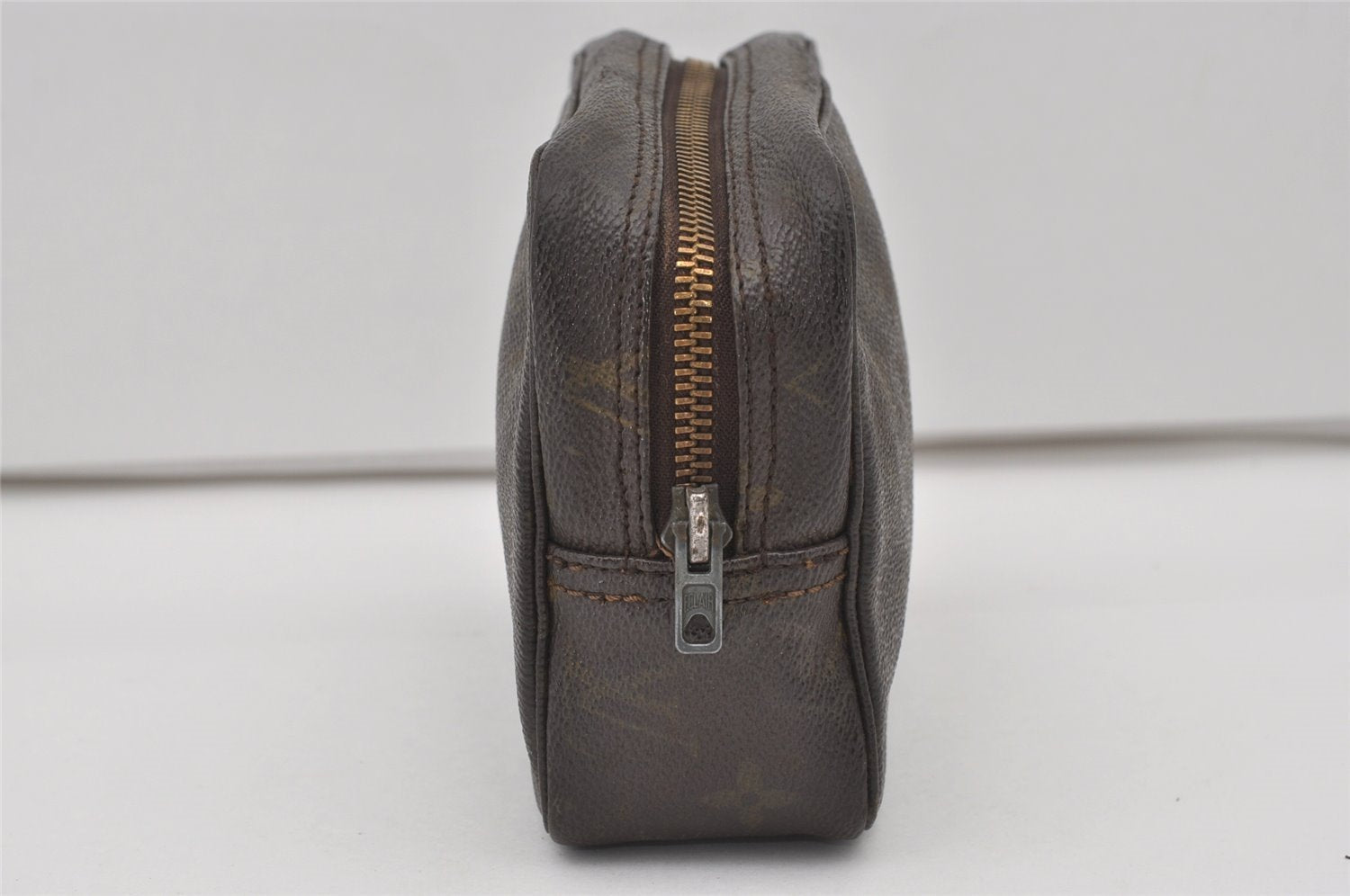 Auth Louis Vuitton Monogram Trousse Toilette 18 Clutch Hand Bag Old Model 1682I