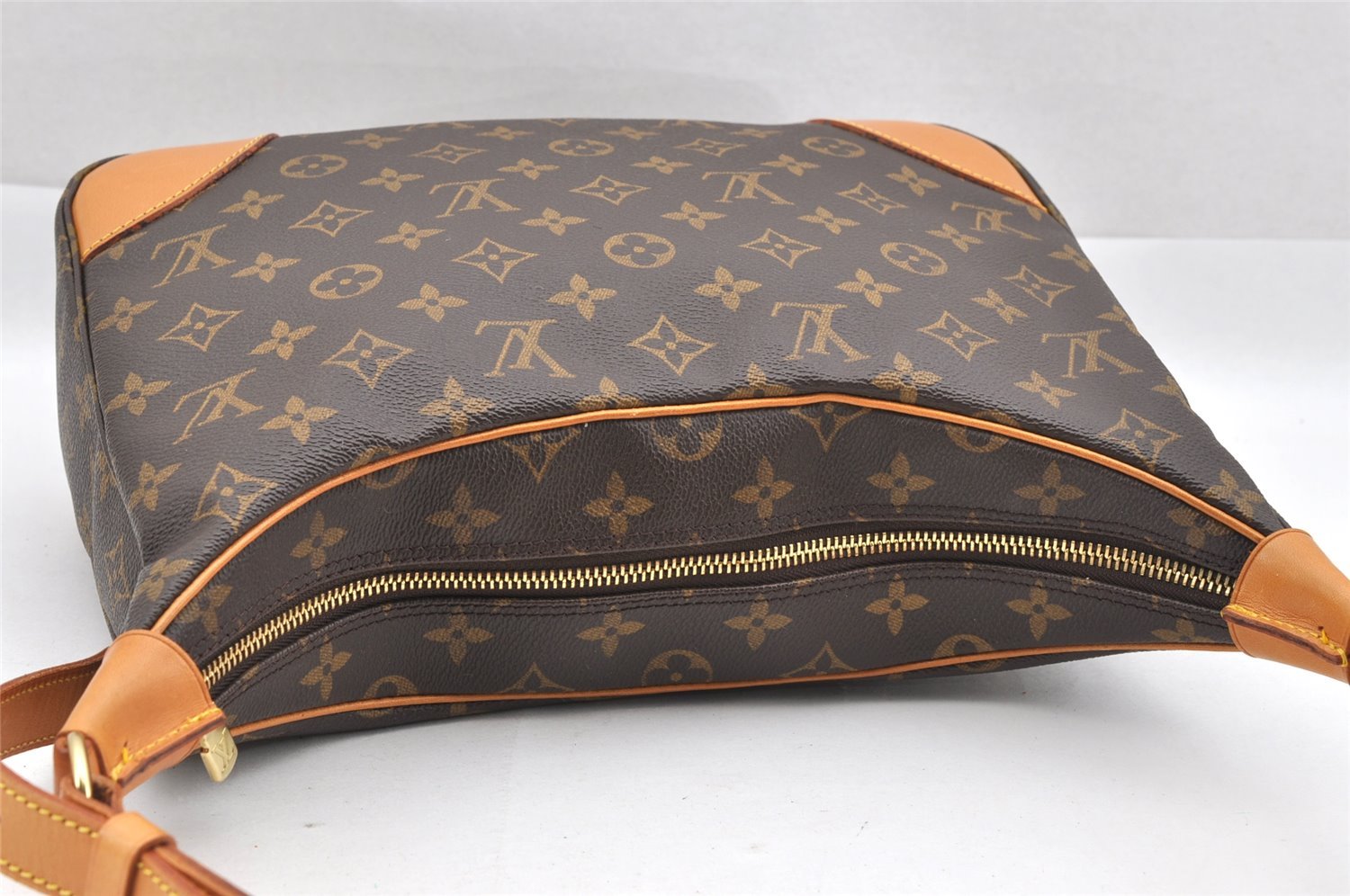 Authentic Louis Vuitton Monogram Boulogne 30 Shoulder Cross Bag M52165 LV 1689I