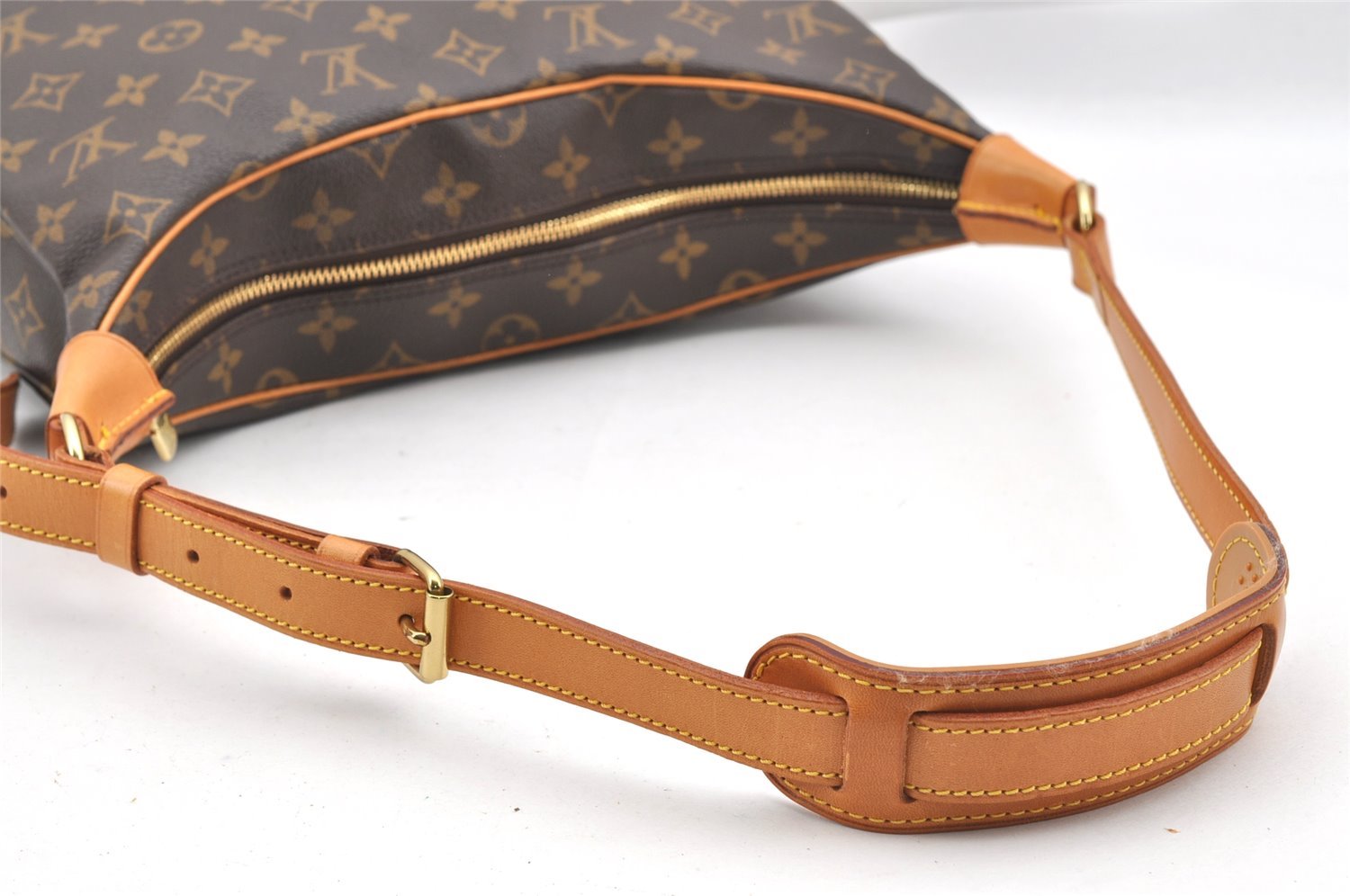 Authentic Louis Vuitton Monogram Boulogne 30 Shoulder Cross Bag M52165 LV 1689I