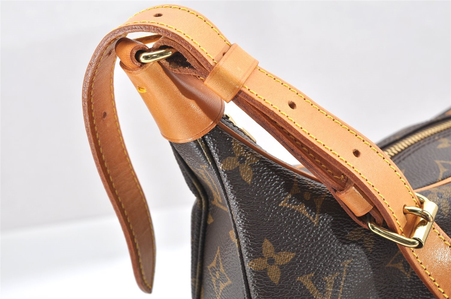 Authentic Louis Vuitton Monogram Boulogne 30 Shoulder Cross Bag M52165 LV 1689I