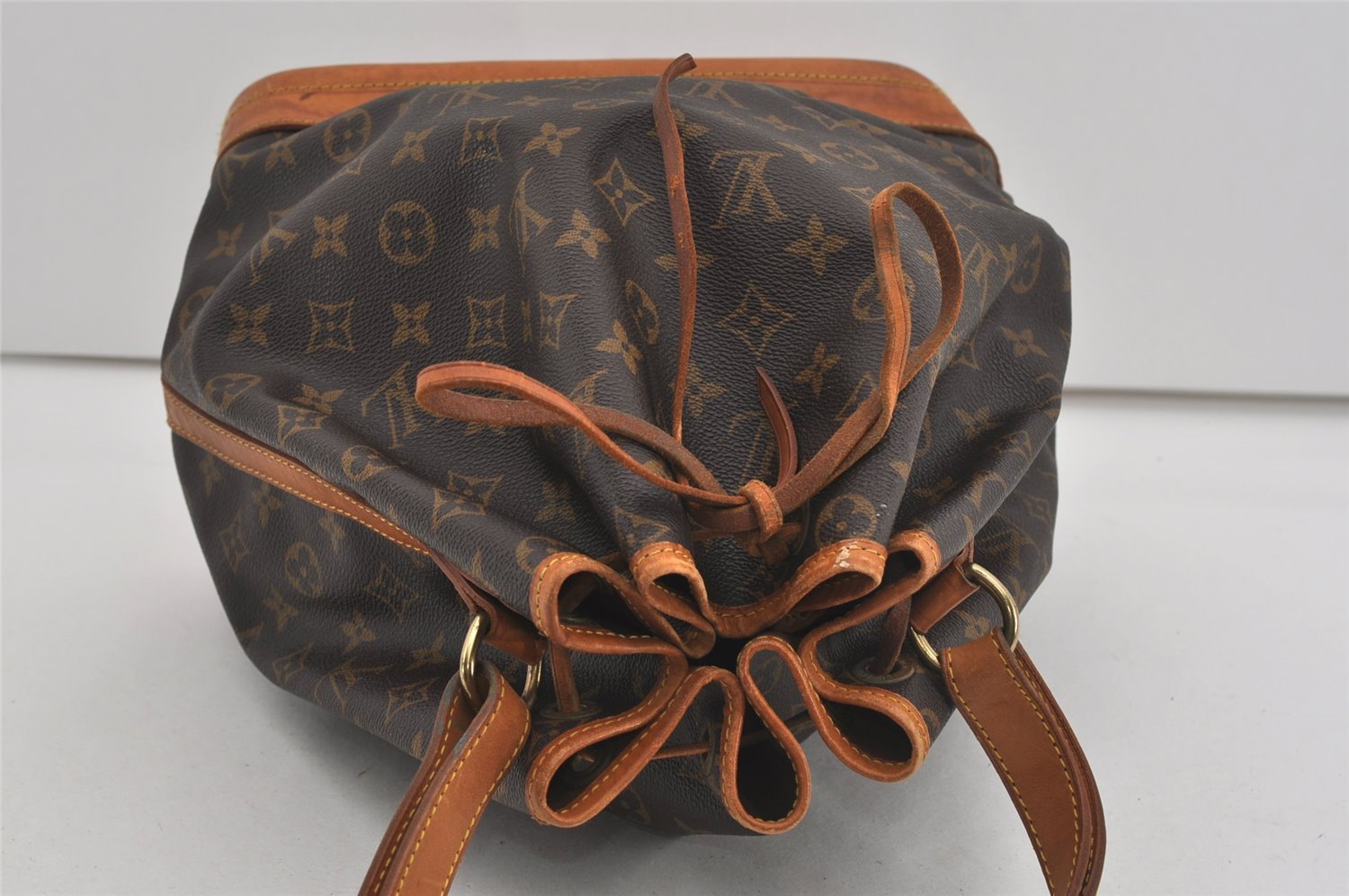Authentic Louis Vuitton Monogram Noe Shoulder Drawstring Bag M42224 LV 1696I