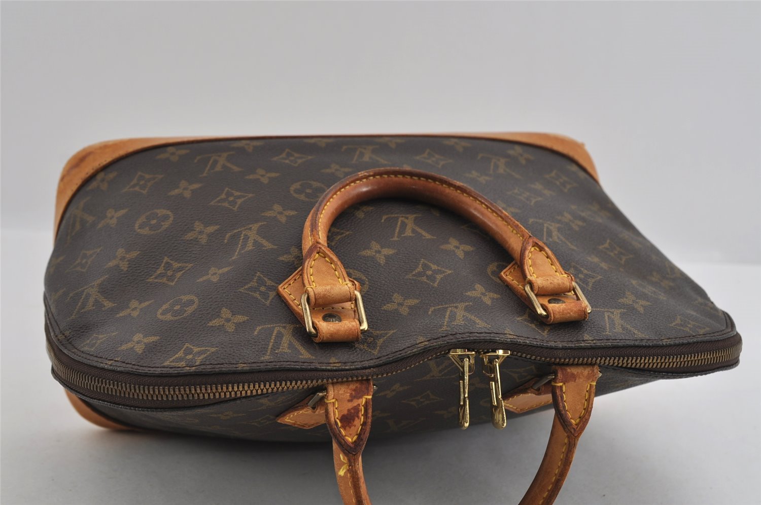 Authentic Louis Vuitton Monogram Alma Hand Bag Purse M51130 LV 1740I