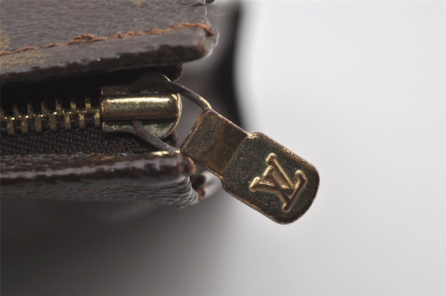 Authentic Louis Vuitton Monogram Poche Toilette 26 M47542 Cosmetics Pouch 1767I