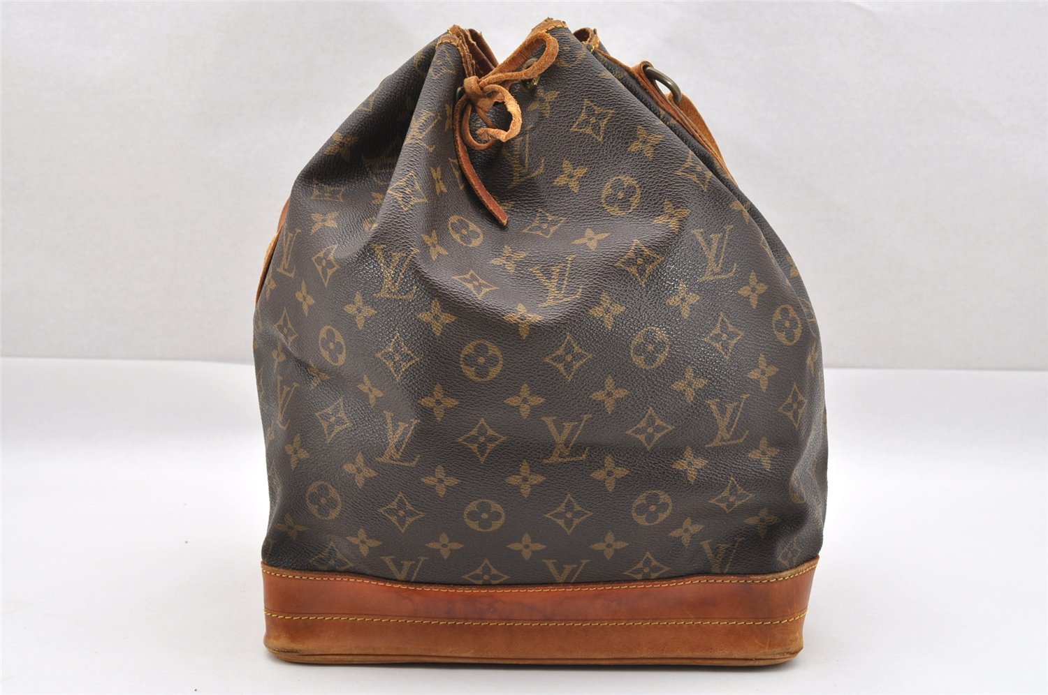 Authentic Louis Vuitton Monogram Noe Shoulder Drawstring Bag M42224 LV 1782I