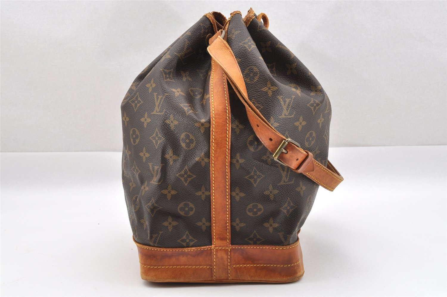 Authentic Louis Vuitton Monogram Noe Shoulder Drawstring Bag M42224 LV 1782I